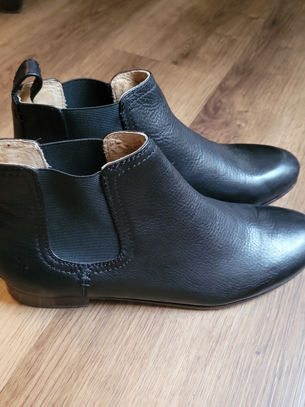 Women’s Frye  Black Leather Chelsea Boots  Sz 8 Worn Once